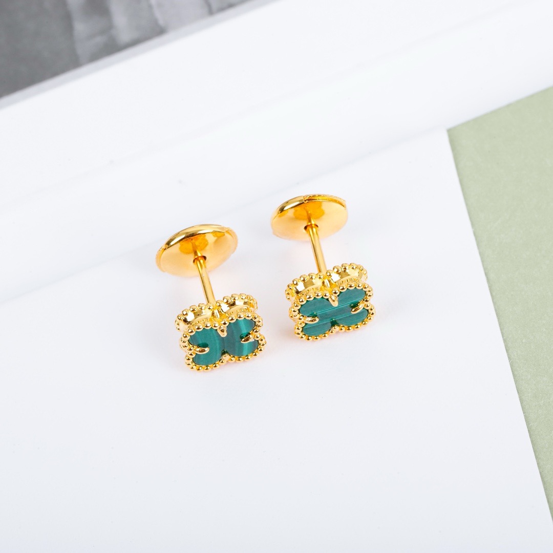 Van Cleef & Arpels earring-80