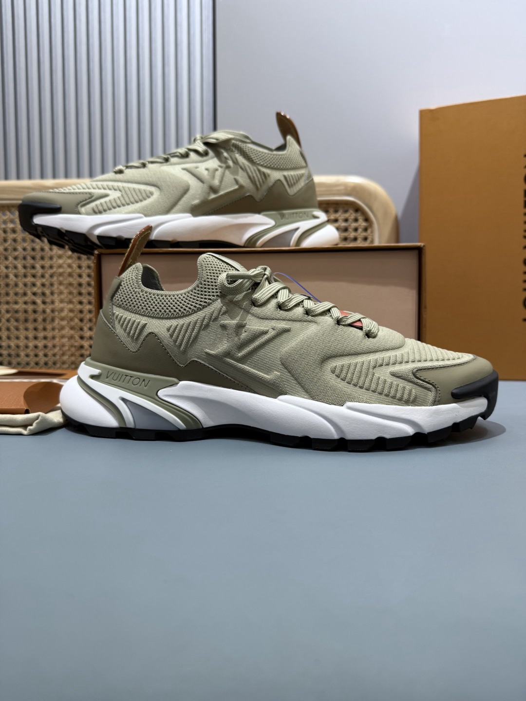 Lv Sneakers-186