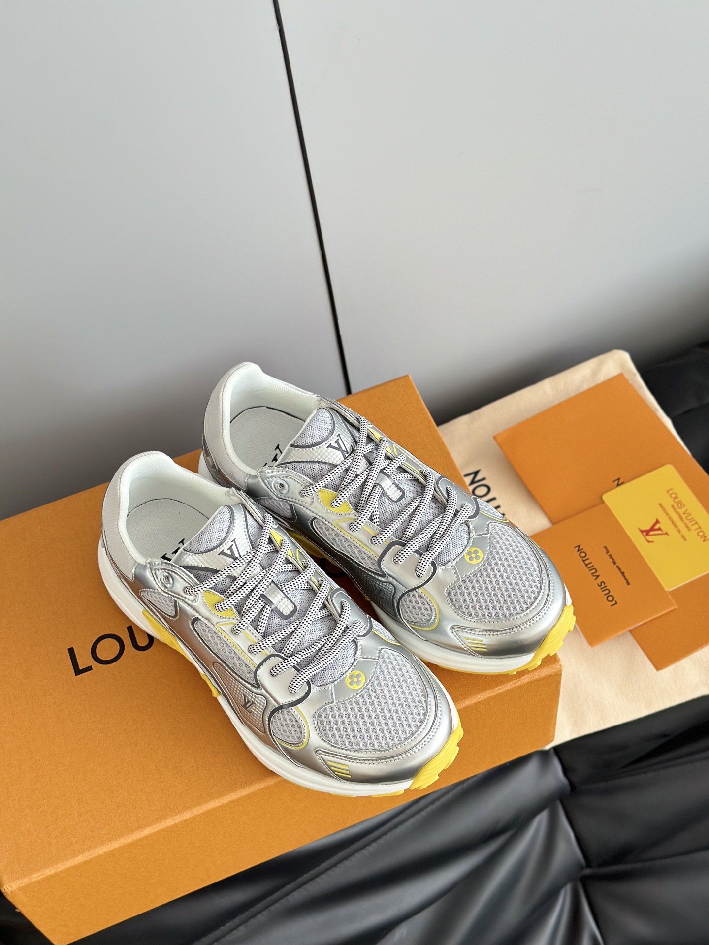 Lv Sneakers-209