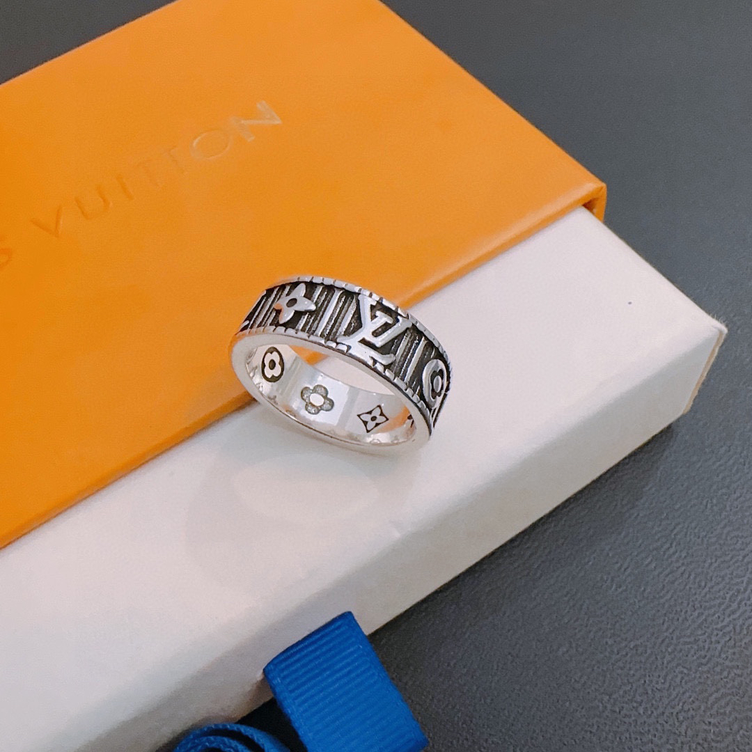 LV ring-69