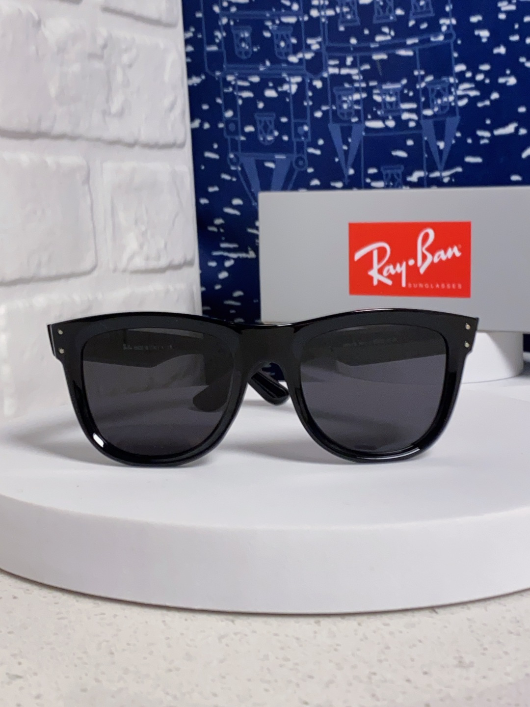Ray-Ban glasses-1