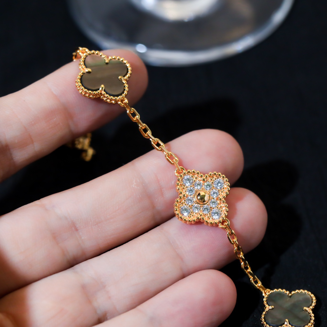 Van Cleef & Arpels Bracelet-75