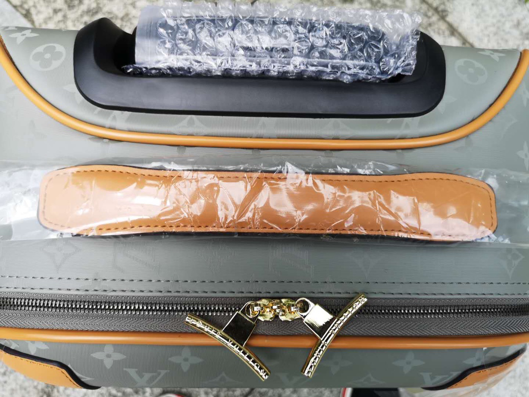 LV luggage-89