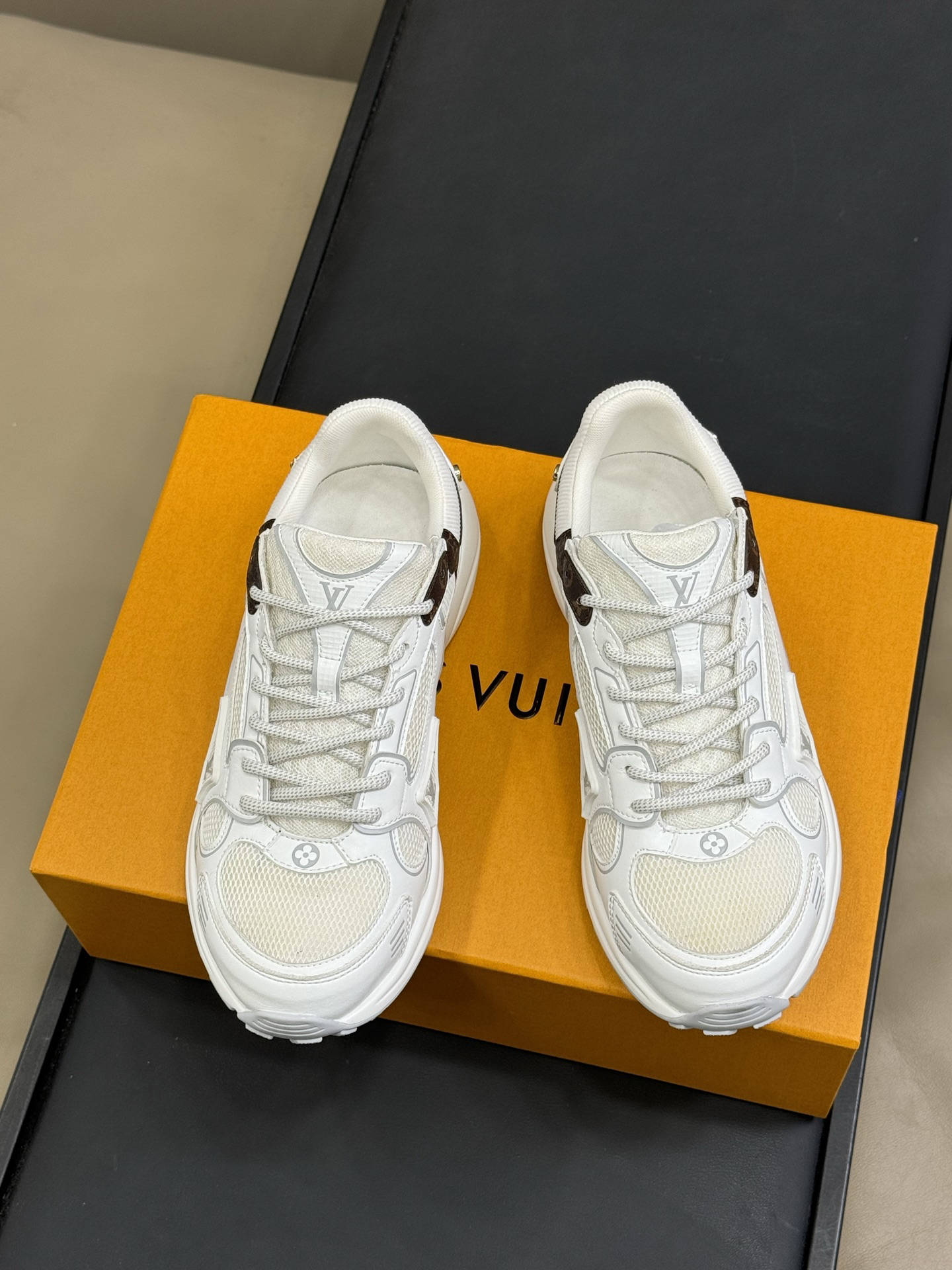 Lv Sneakers-219