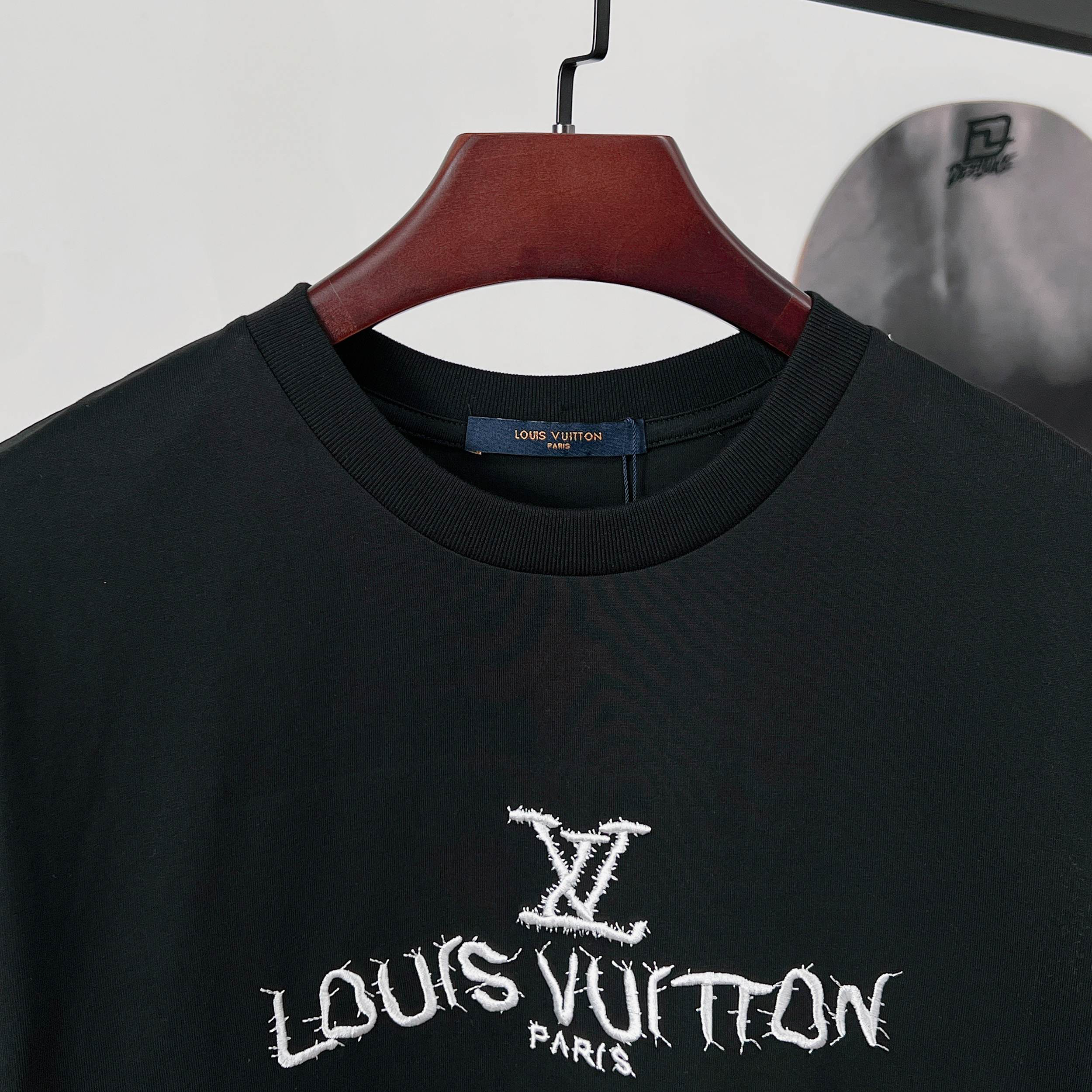LV clothing-160