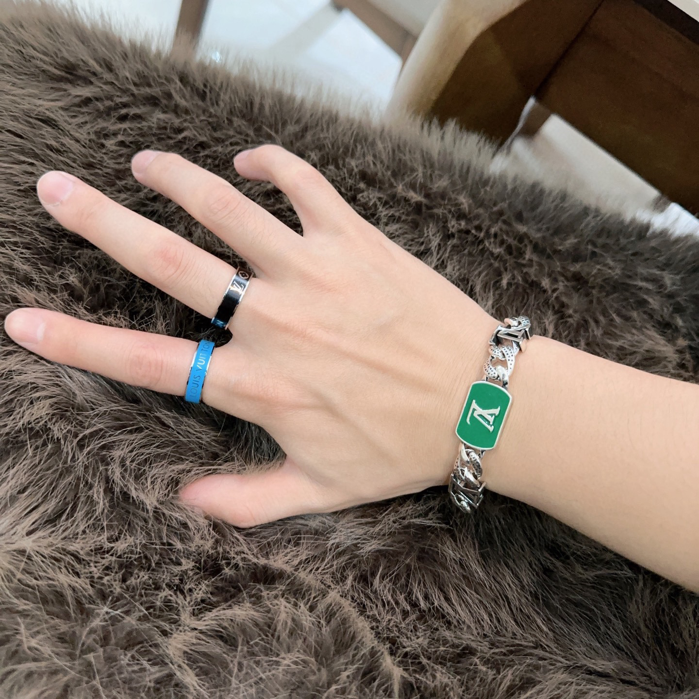 LV ring-61