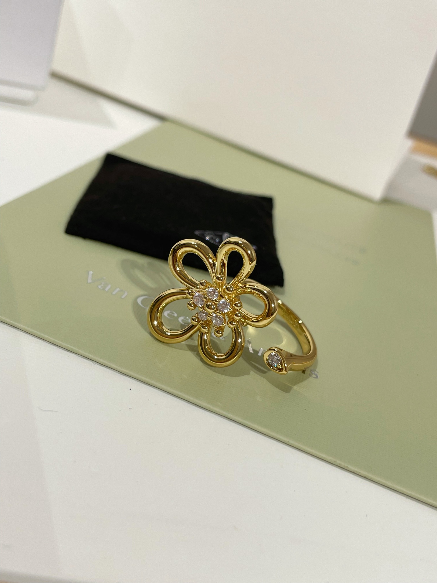 Van Cleef & Arpels ring-1