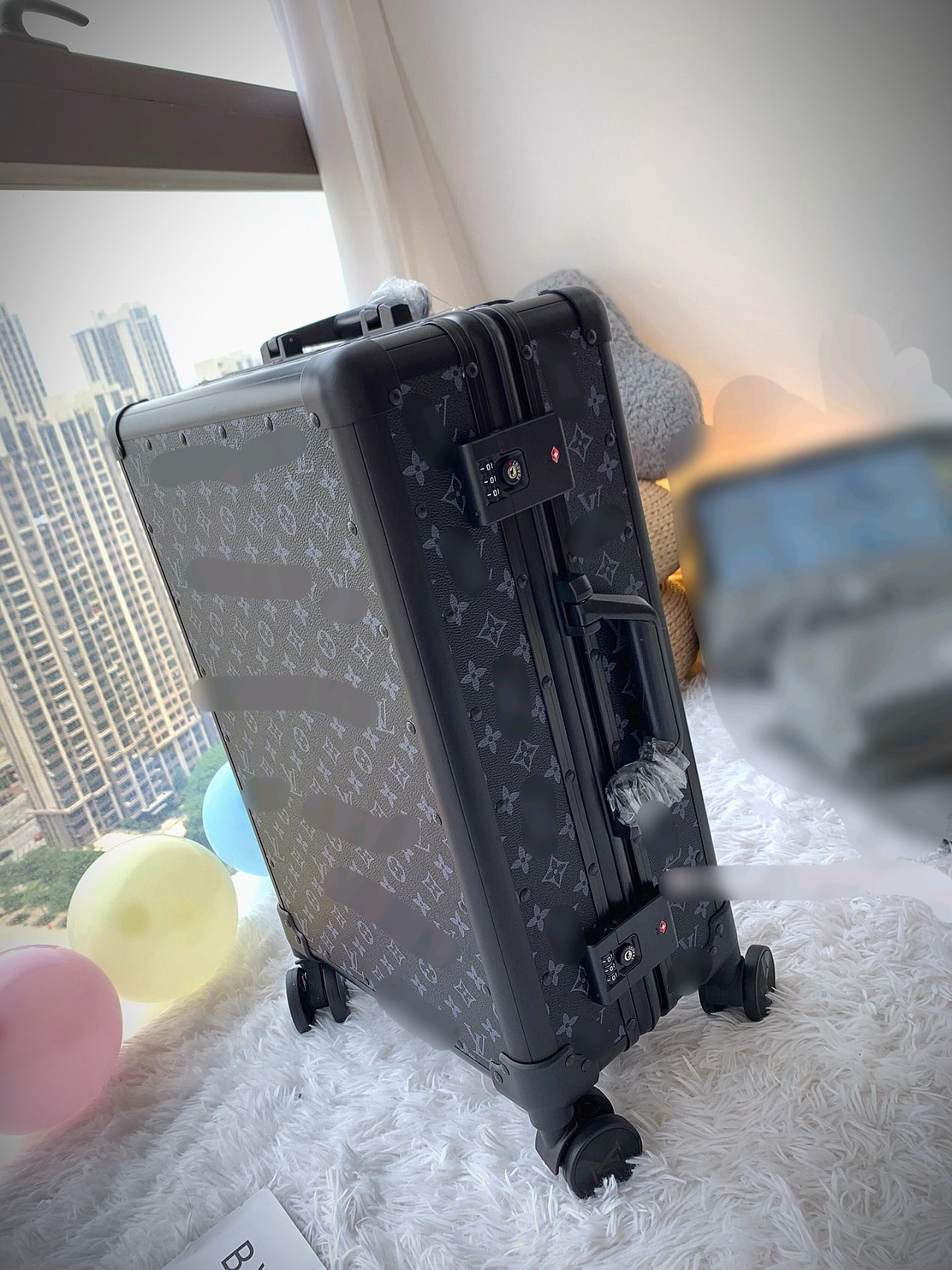 LV luggage-99
