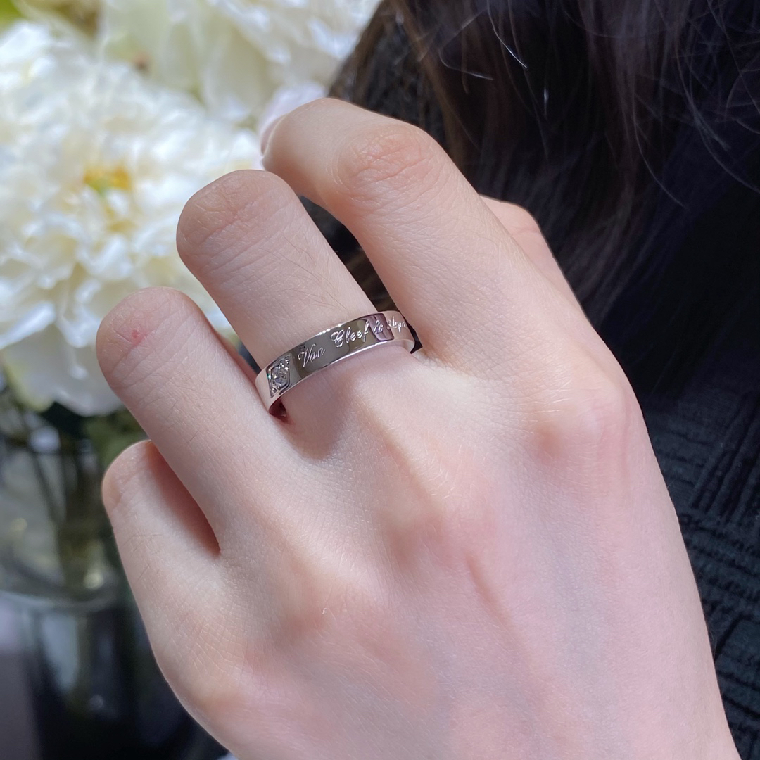 Van Cleef & Arpels ring-82