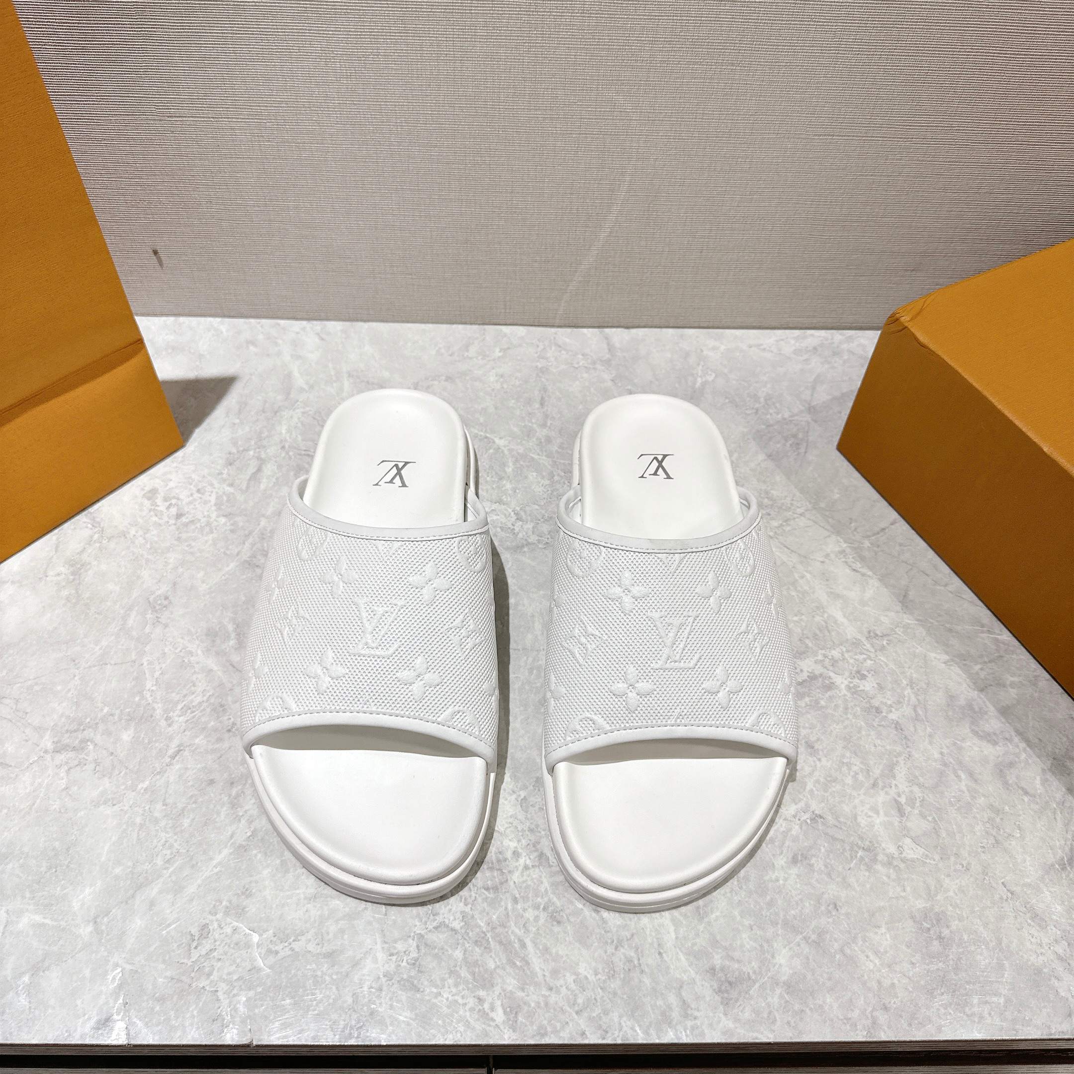 LV Summer footwear