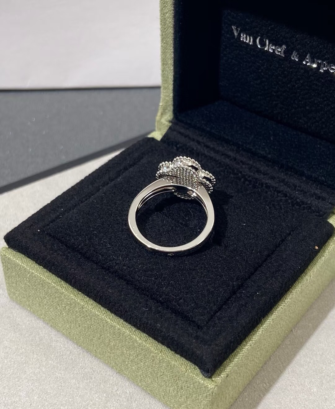 Van Cleef & Arpels ring-51