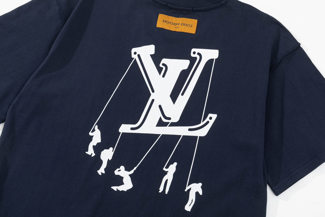 LV clothing-147