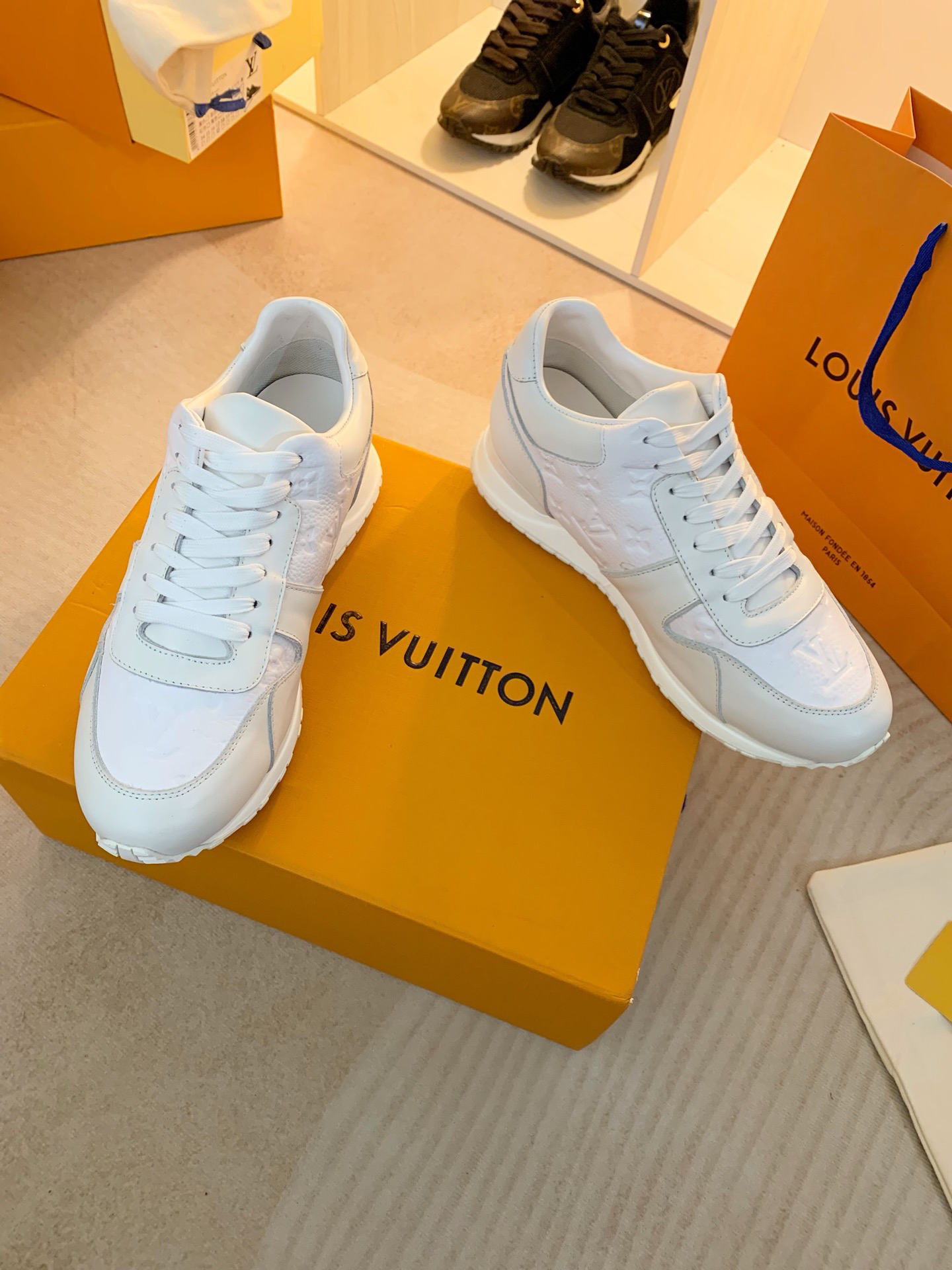 Lv Sneakers-157