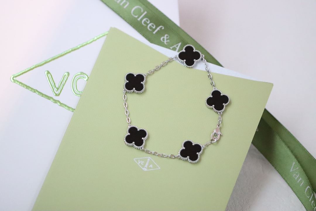 Van Cleef & Arpels Bracelet-3