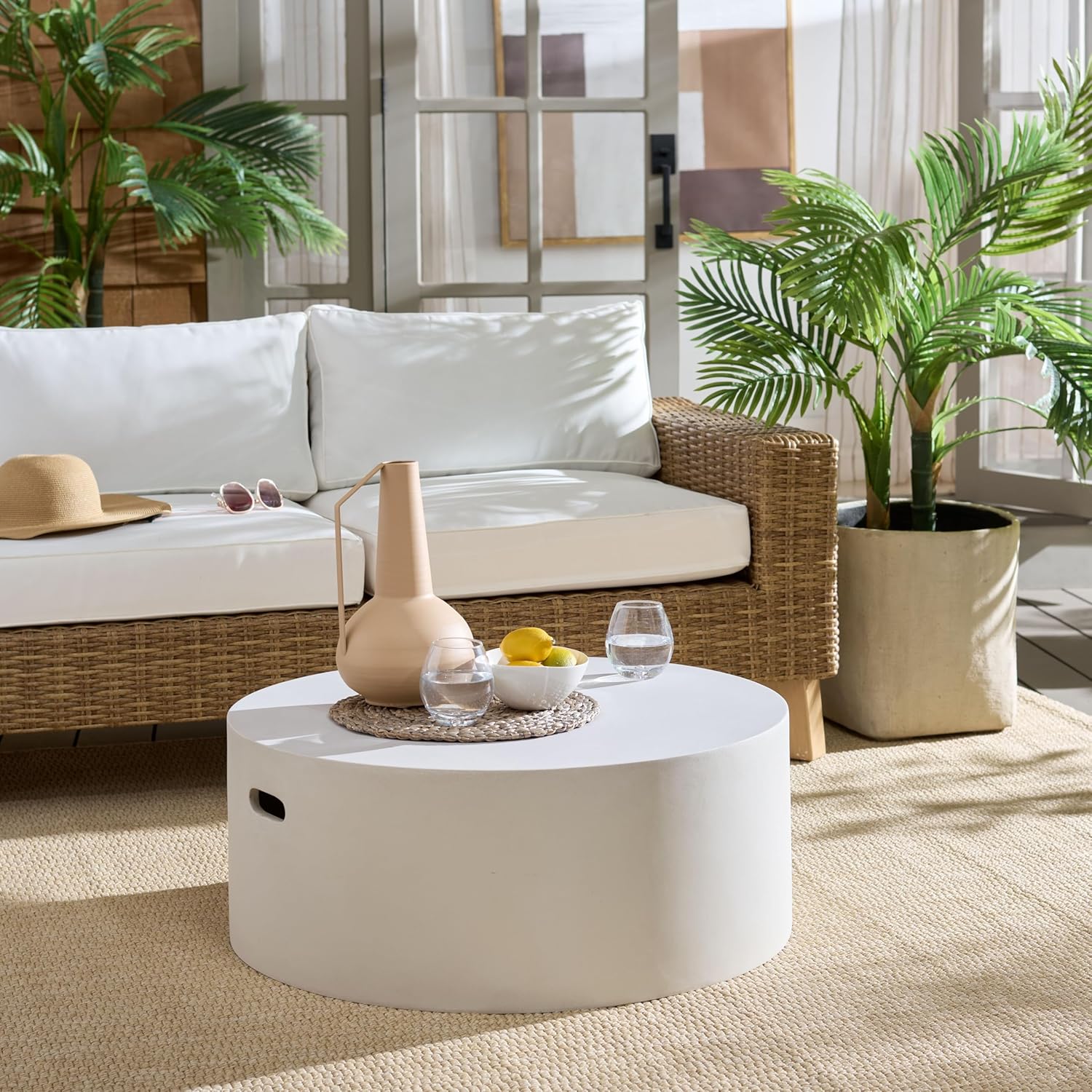 SAFAVIEH Outdoor - Georgia Round Coffee Table - White - Fully Assembled - Weather Resistant - Ideal for Deck, Patio, Backyard, 31.5