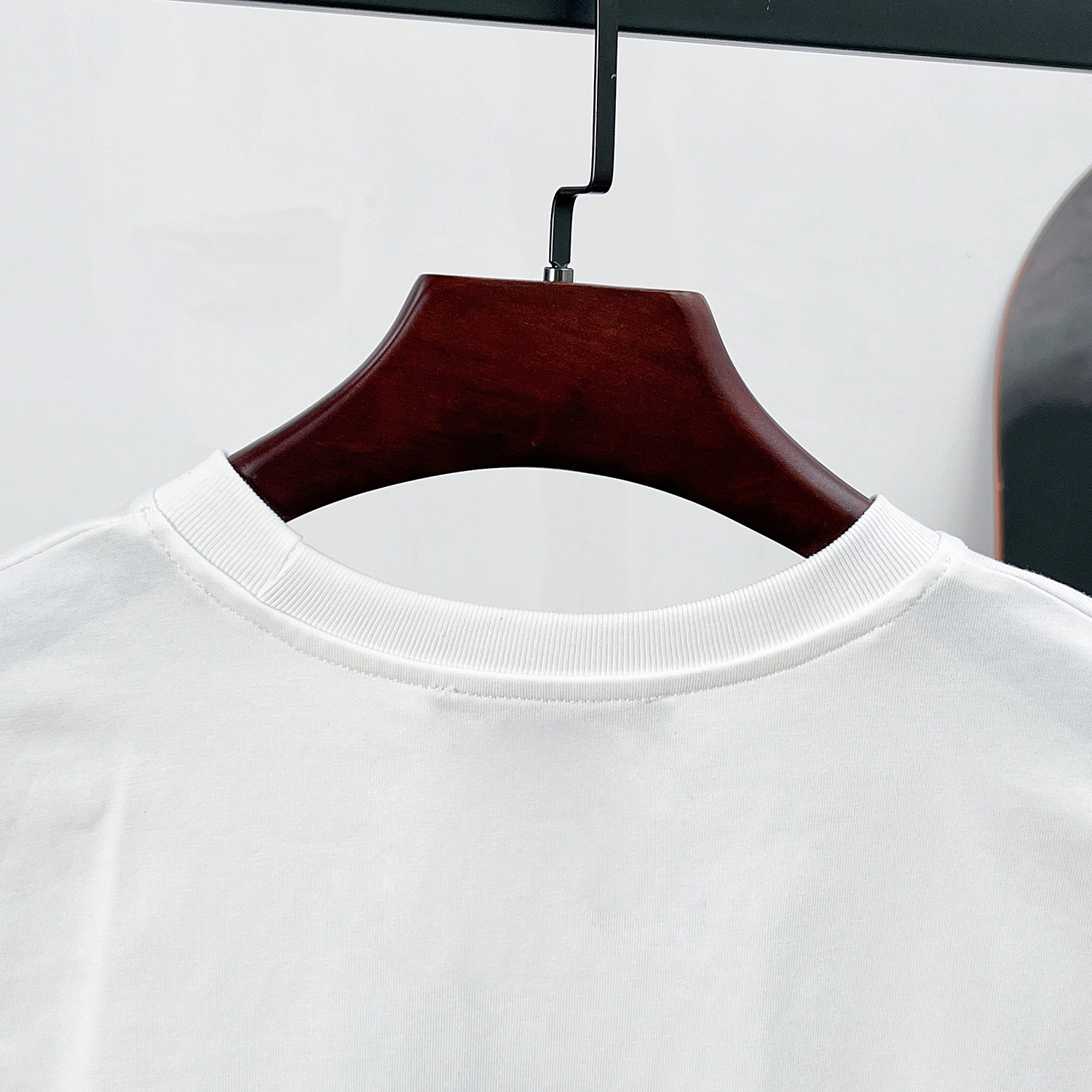 LV clothing-238
