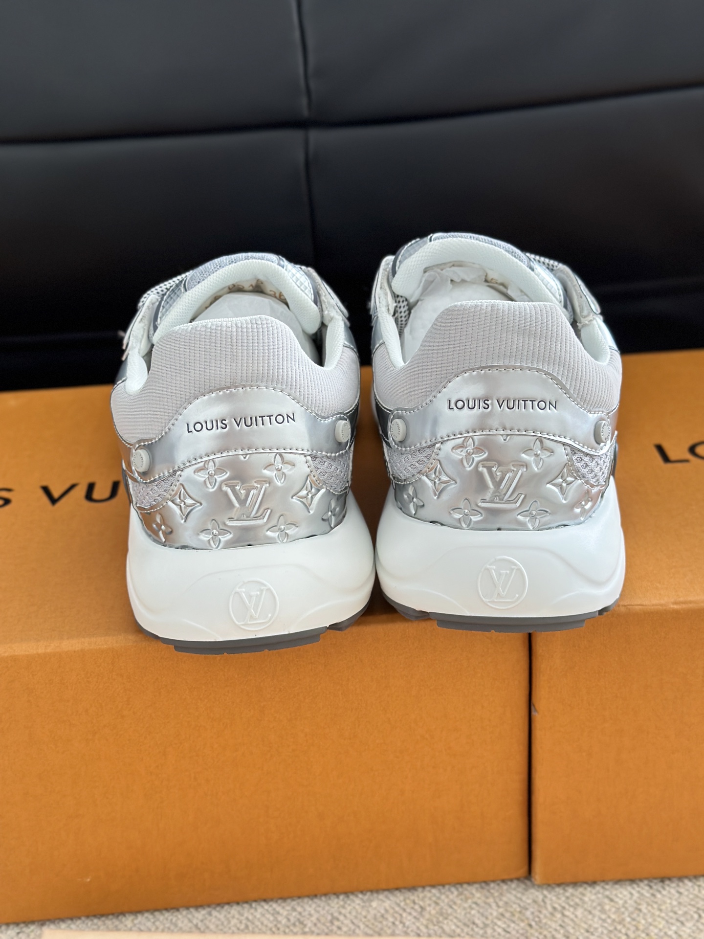 Lv Sneakers-208