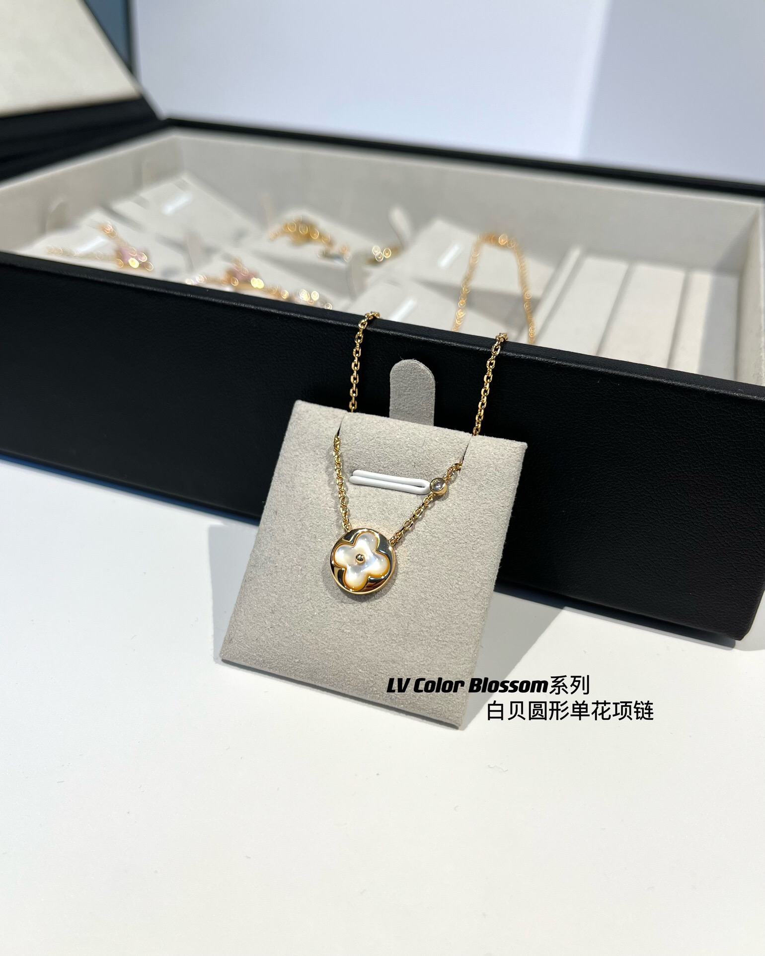 LV necklace-16