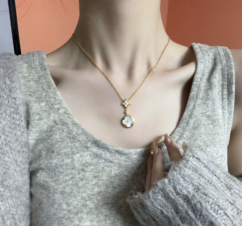 LV necklace-22