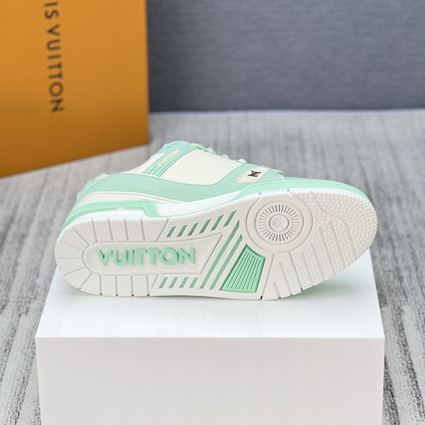 Lv Sneakers-154