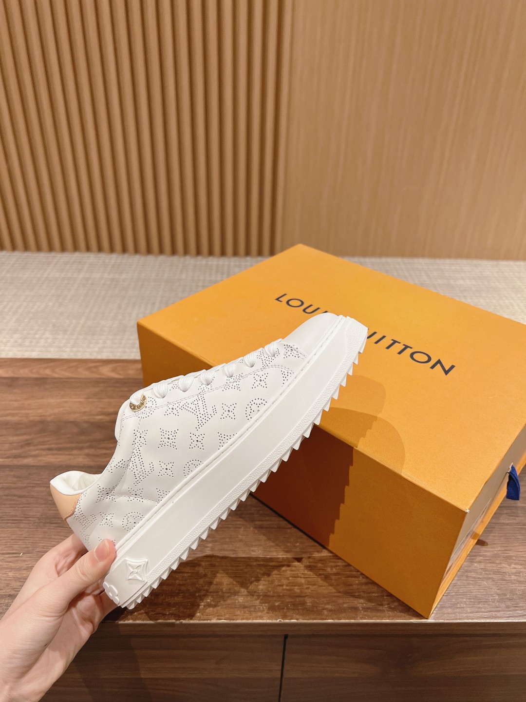 Lv Sneakers-103