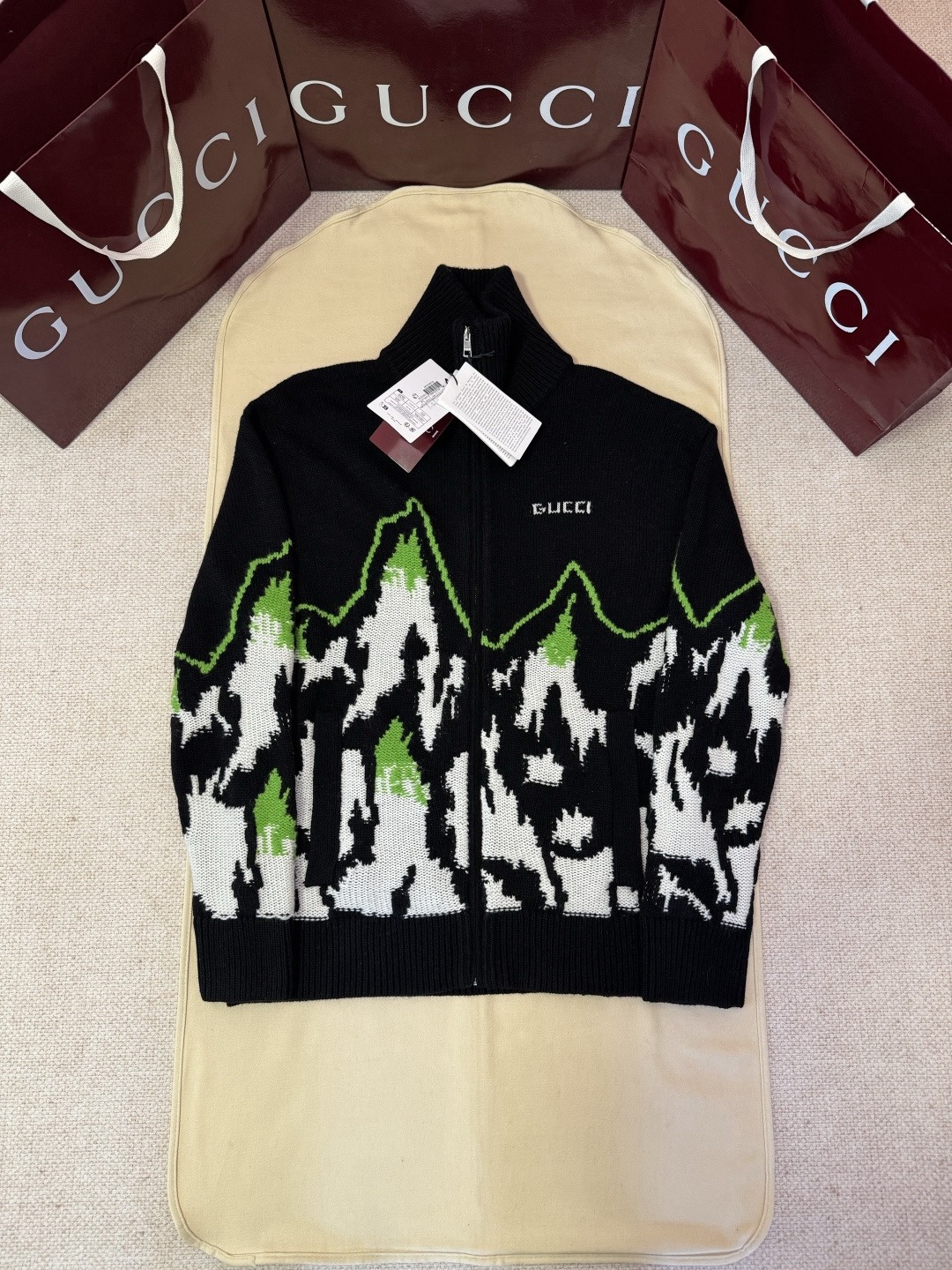 Gucci Clothing-131