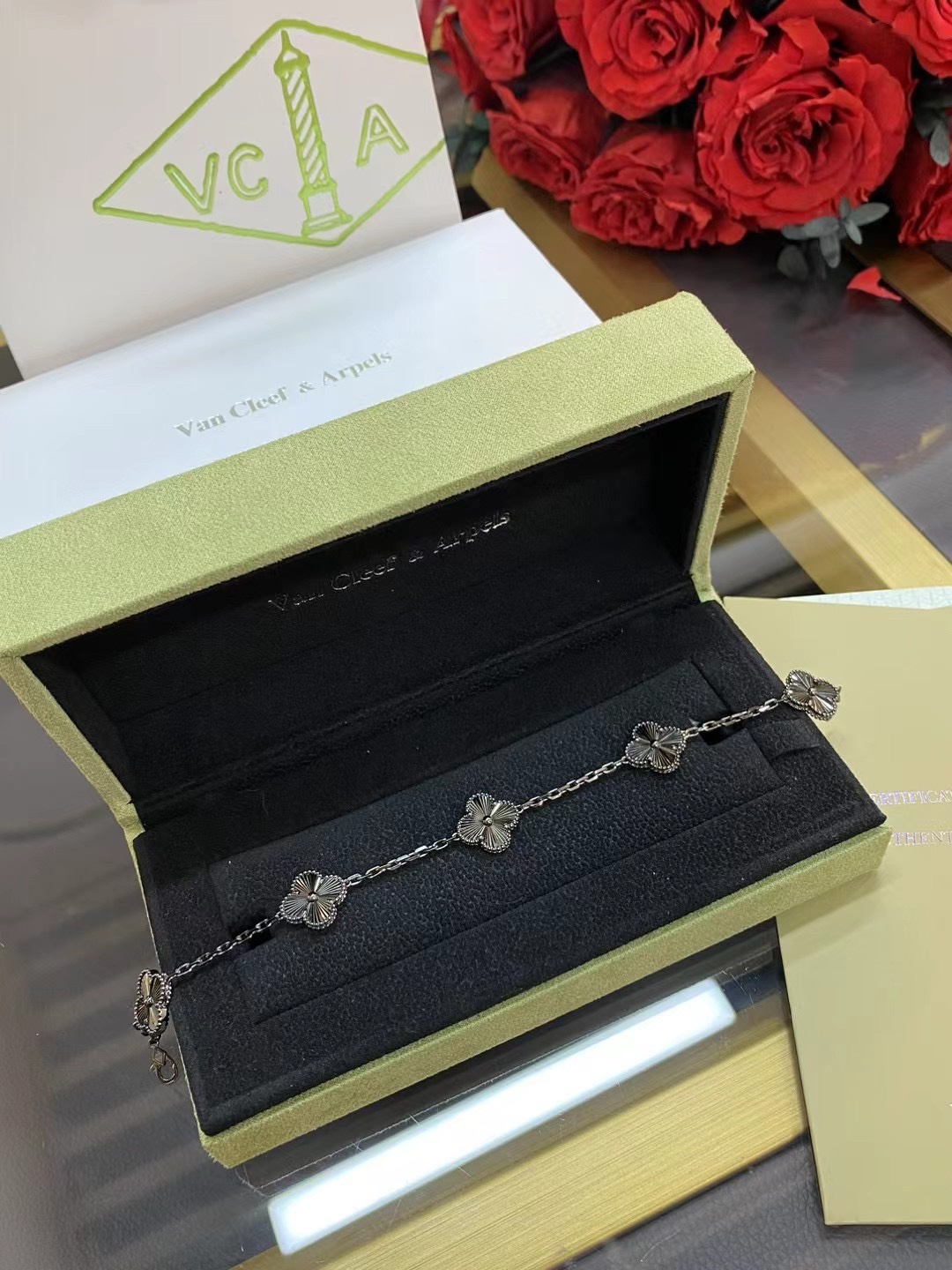 Van Cleef & Arpels Bracelet-108