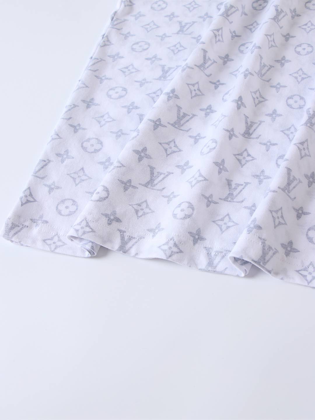 LV clothing-218