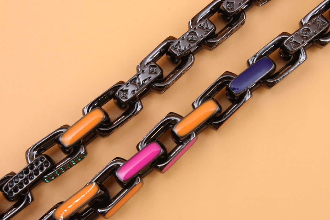 LV necklace-7