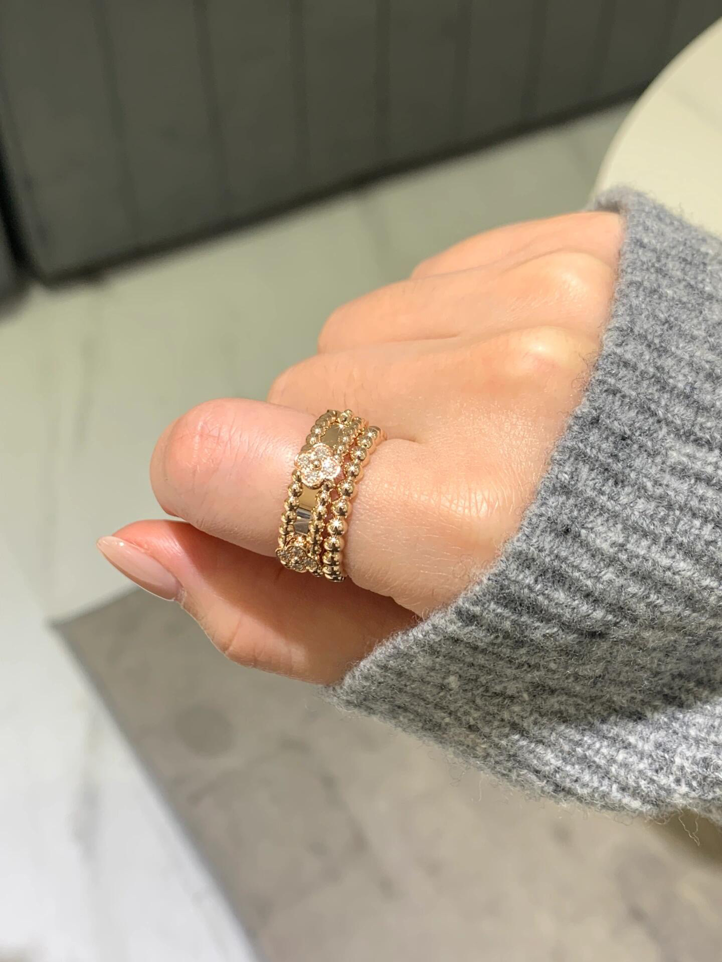 Van Cleef & Arpels ring-21