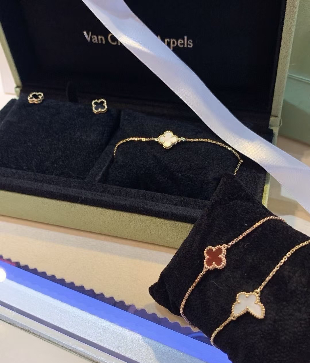 Van Cleef & Arpels earring-29