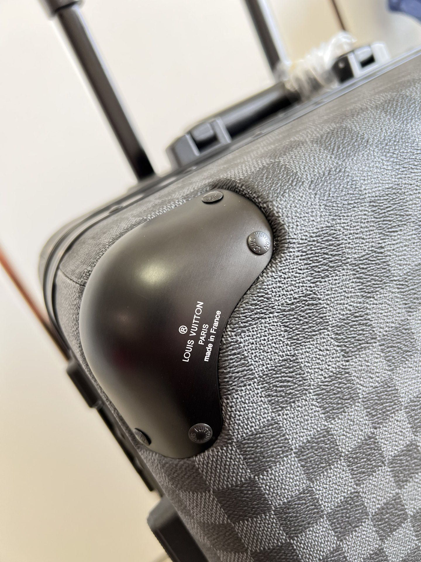 LV luggage-96