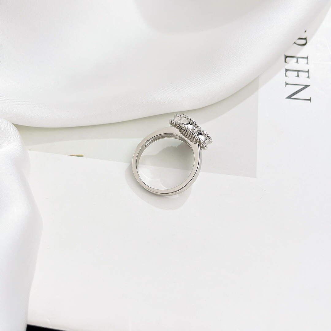 Van Cleef & Arpels ring-17