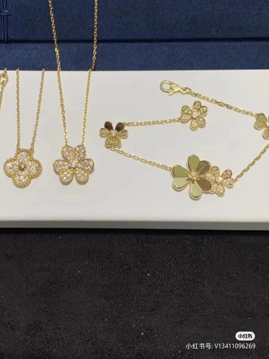 Van Cleef & Arpels Bracelet-118