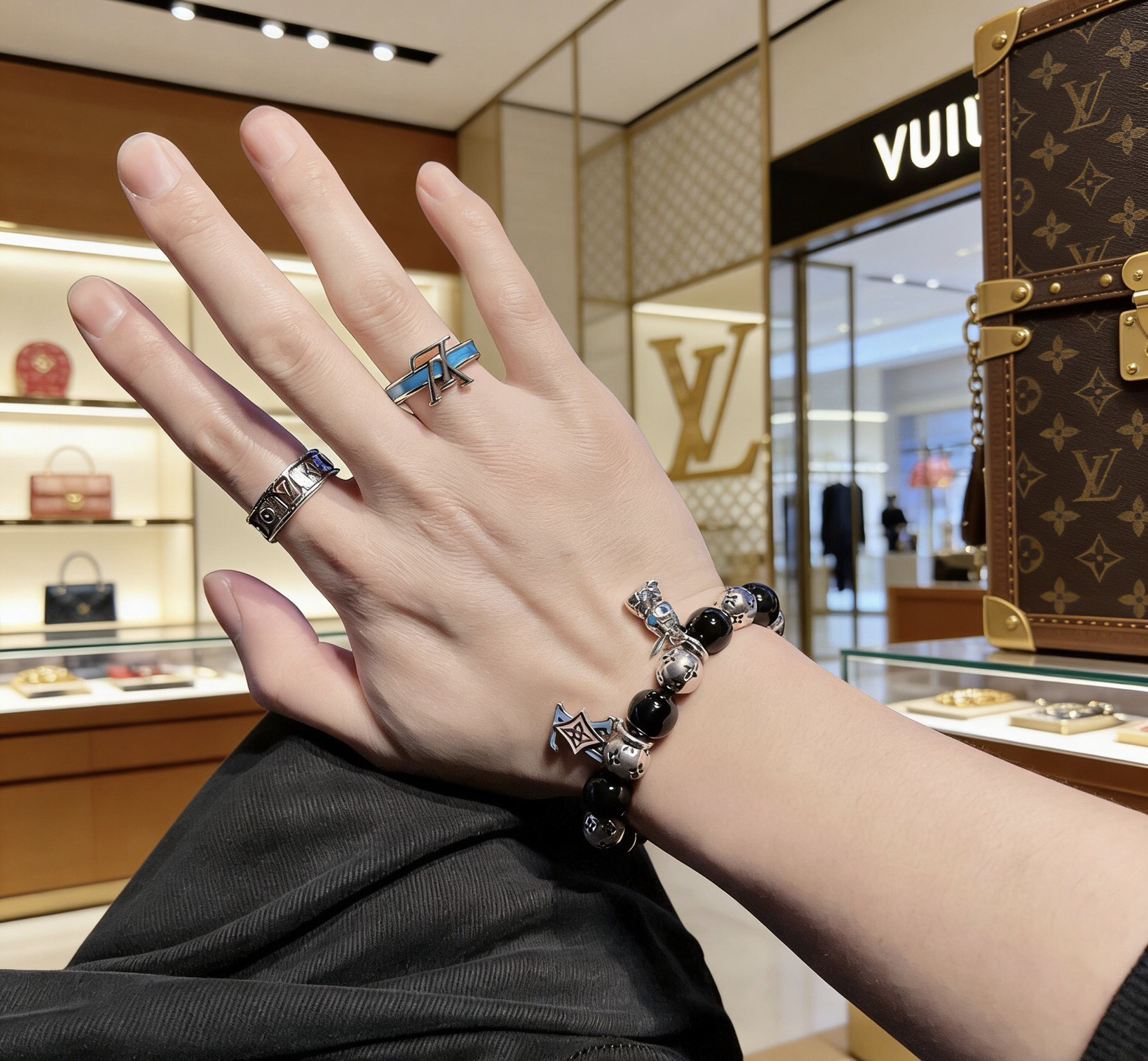 LV ring-7