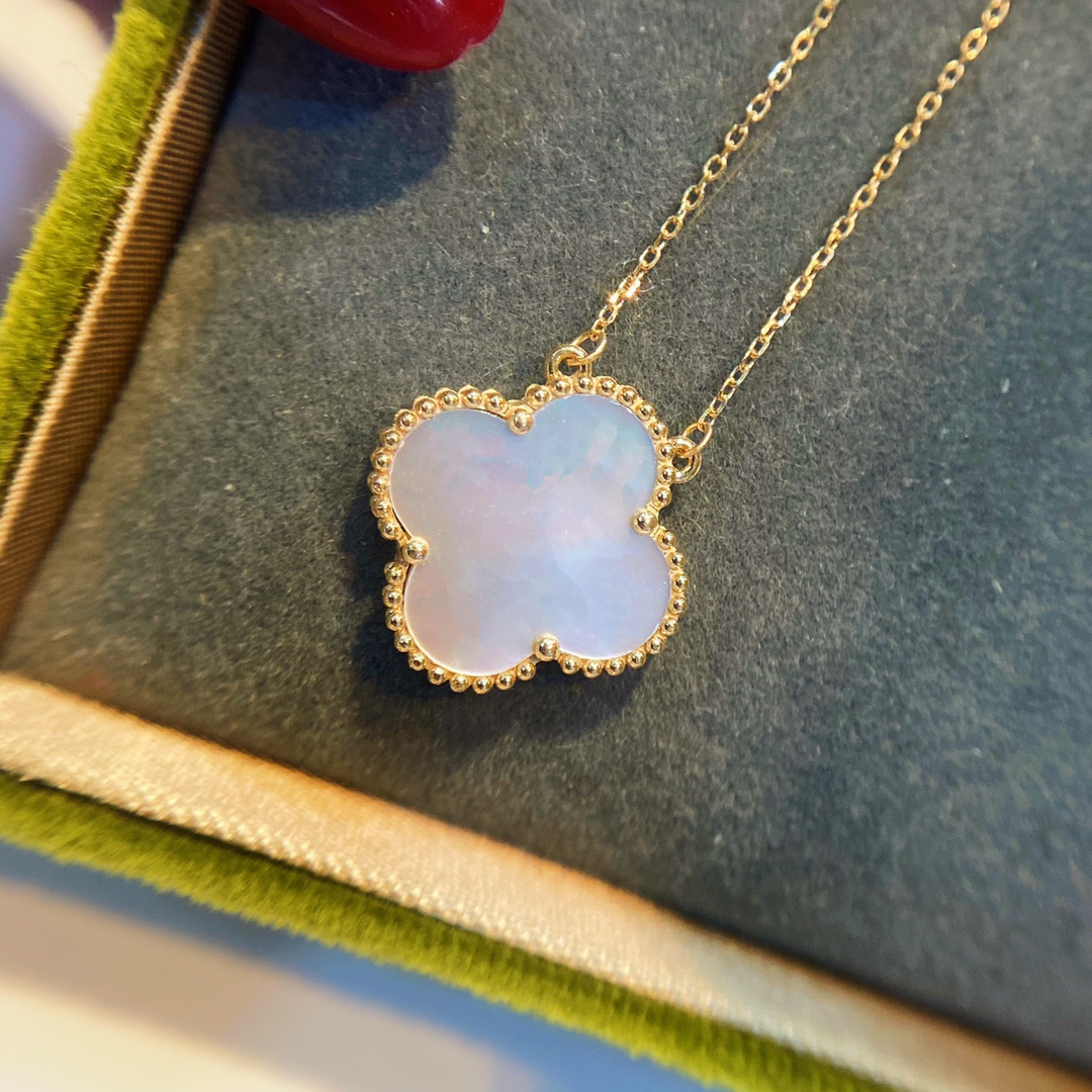 Van Cleef & Arpels necklace-120