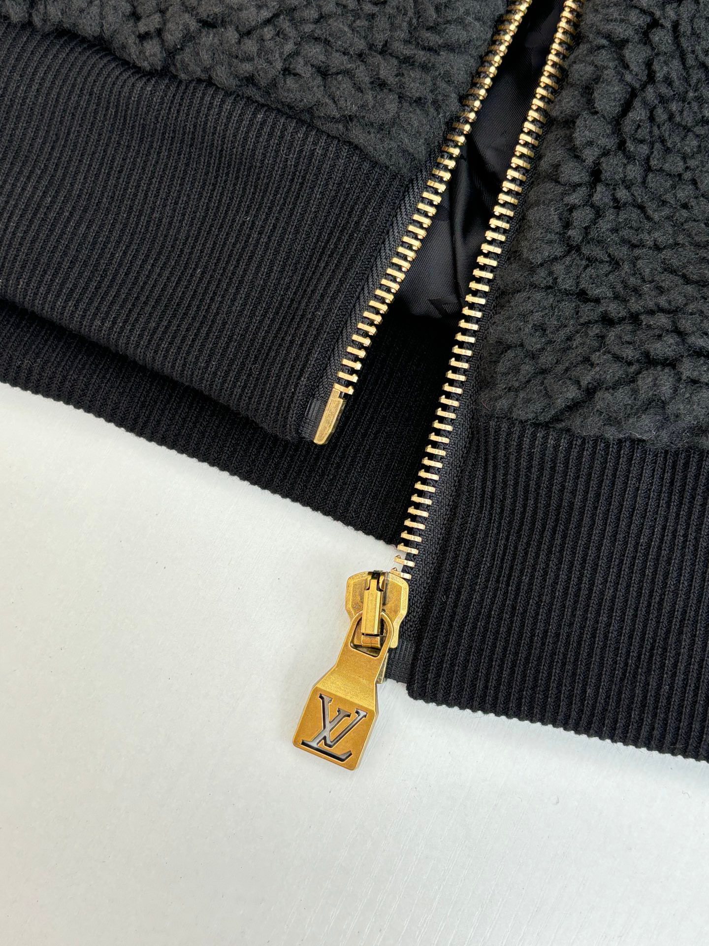 LV Clothing-294