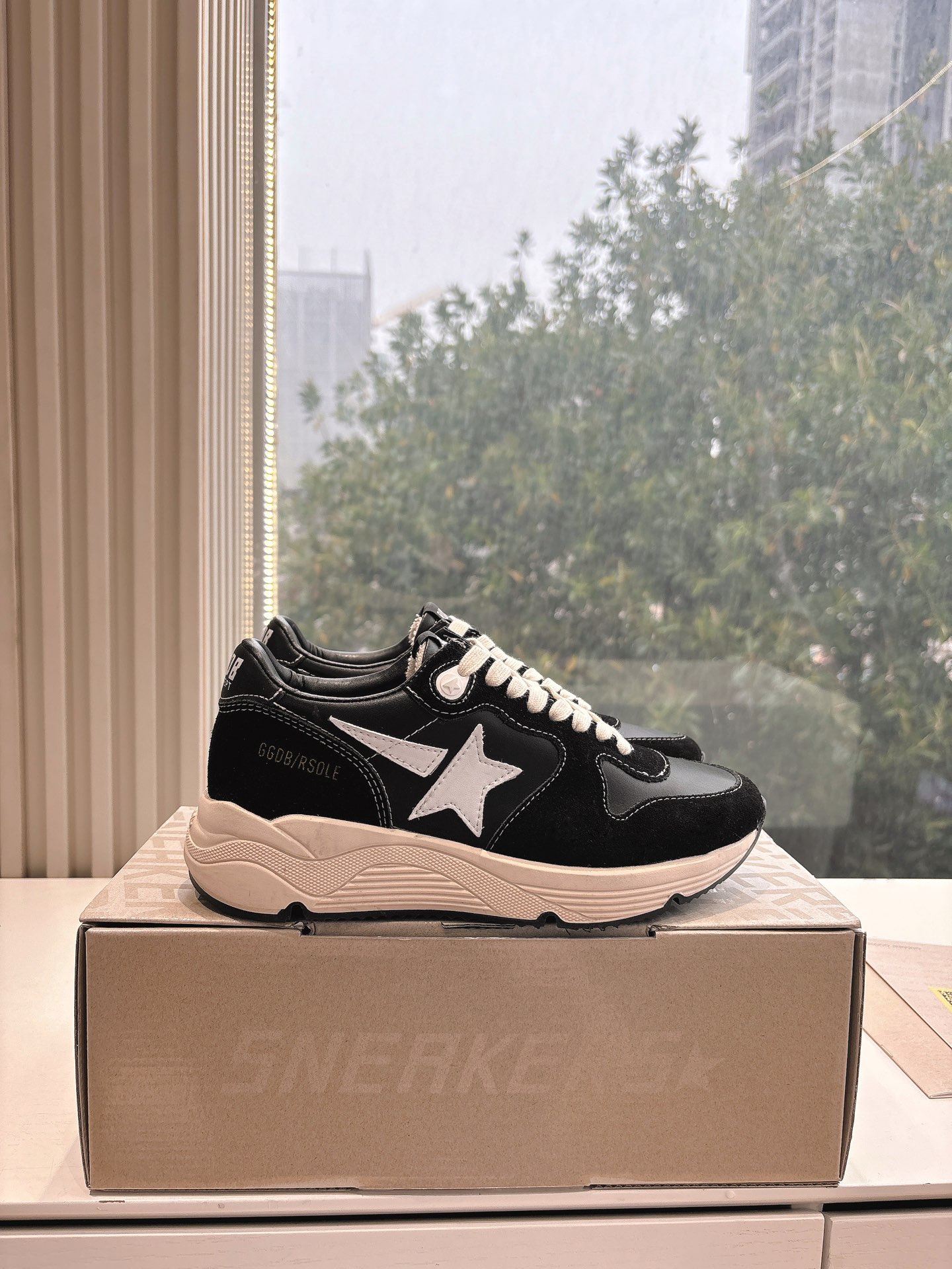 Golden Goose Sneakers-13
