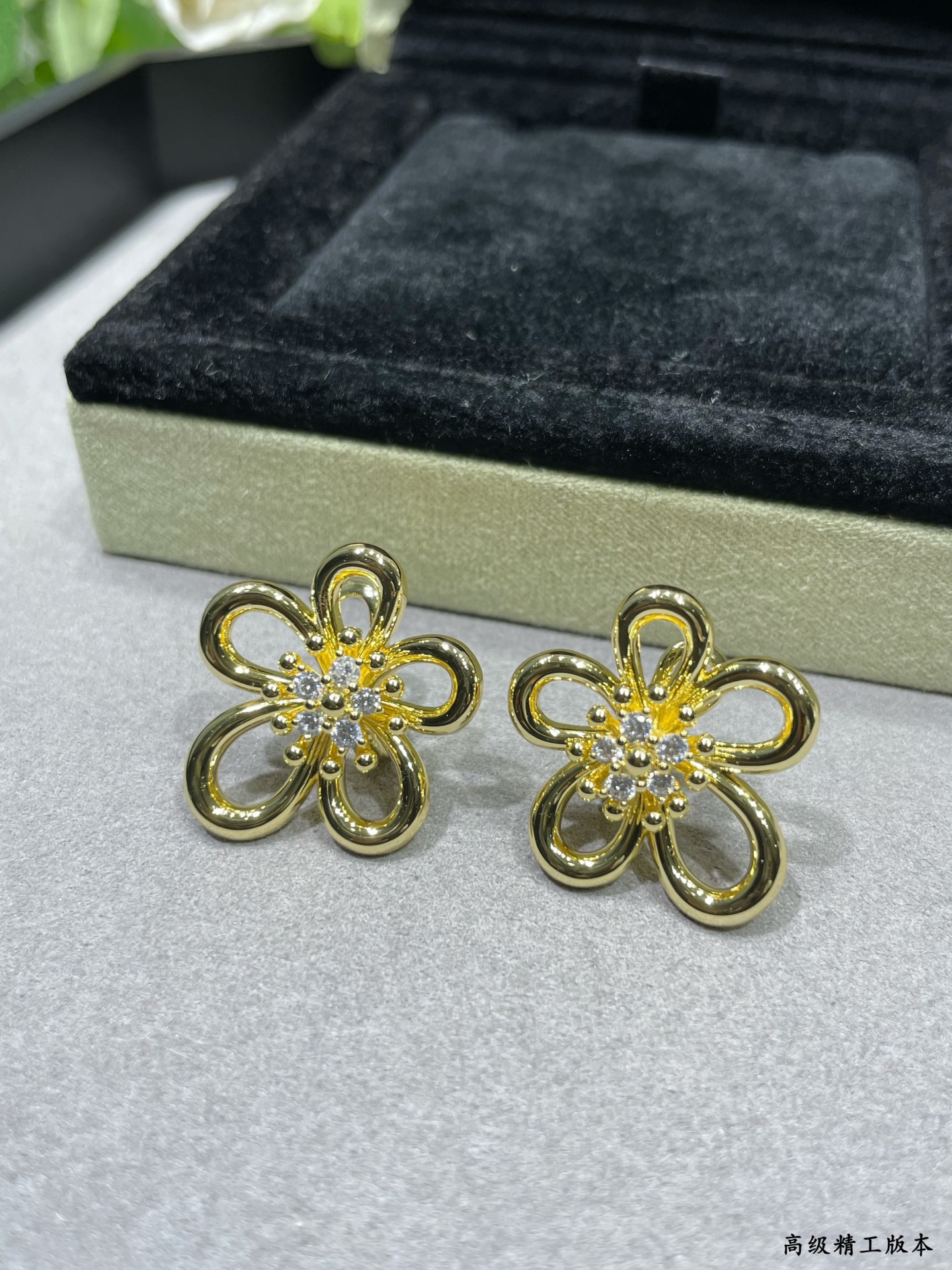 Van Cleef & Arpels earring-70