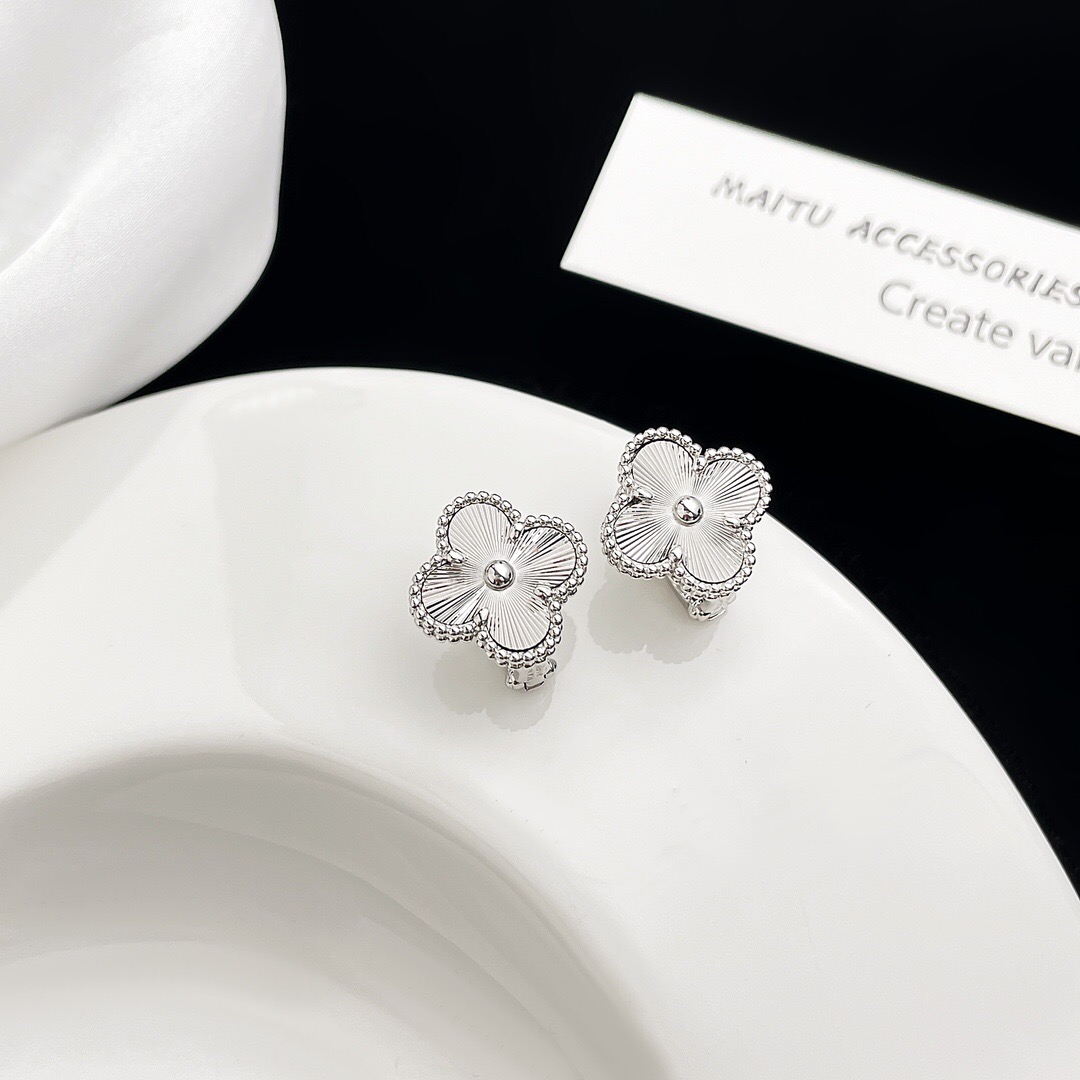 Van Cleef & Arpels earring-114