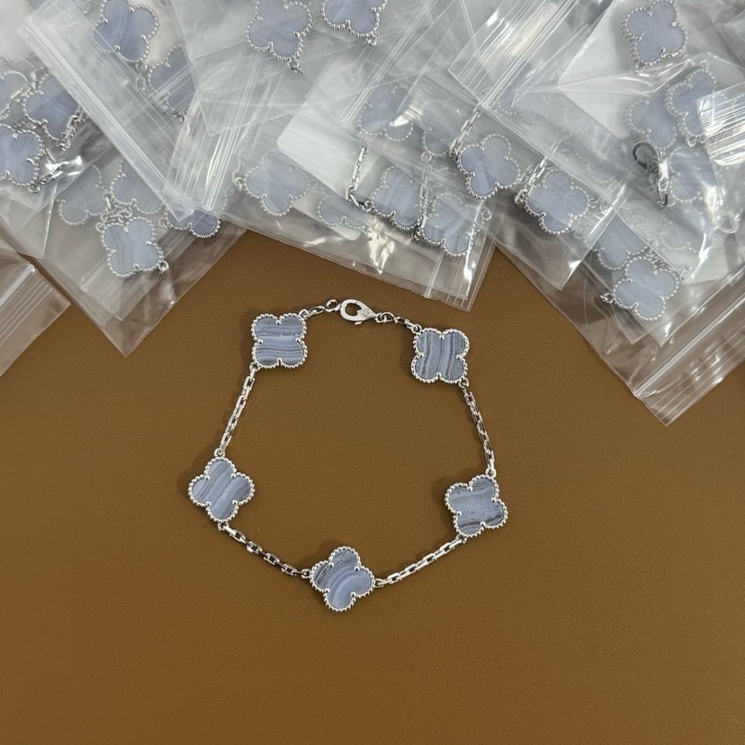 Van Cleef & Arpels Bracelet-49