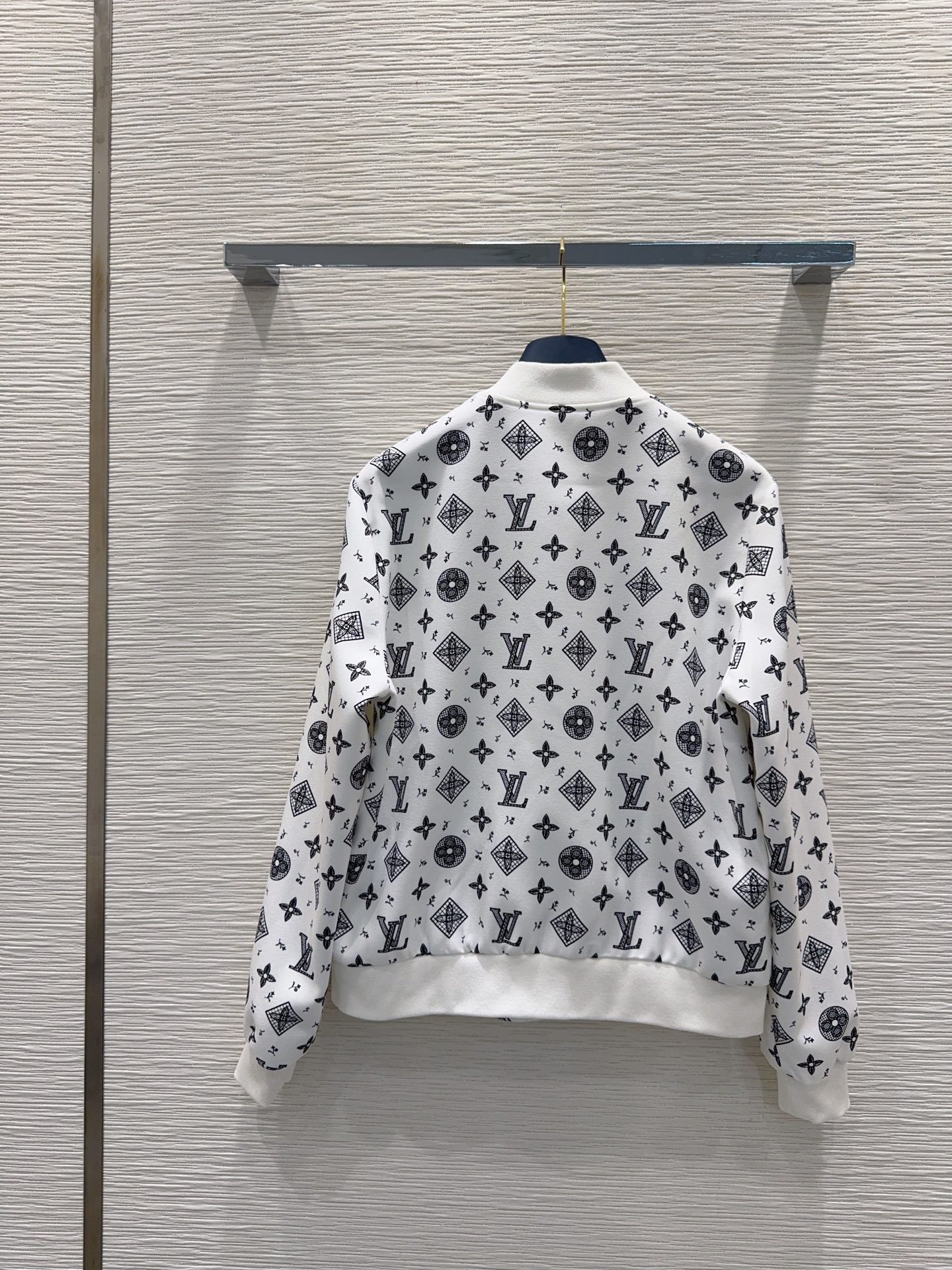 LV Clothing-324