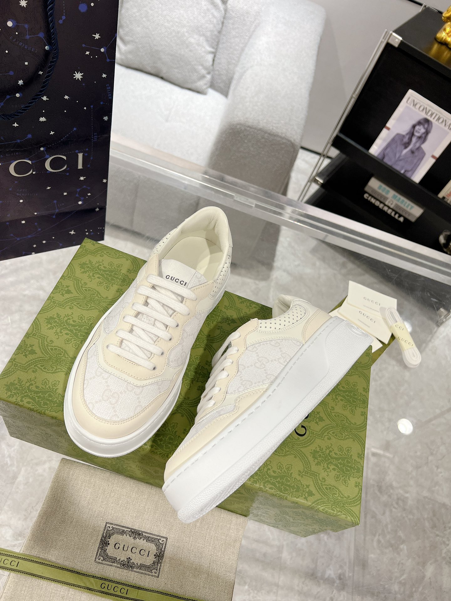 Gucci Sneakers-238