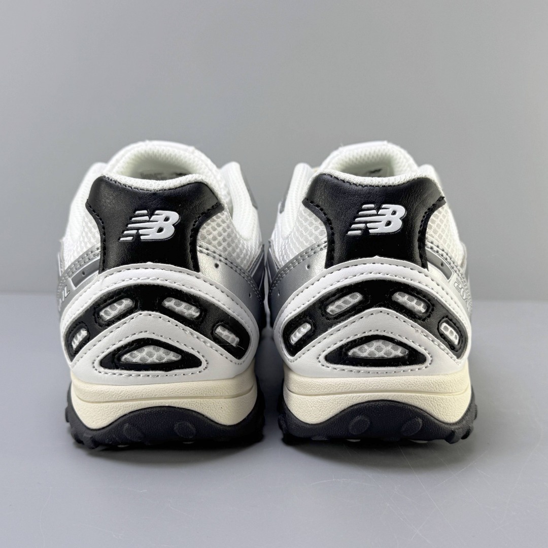 New Balance Sneakers-16