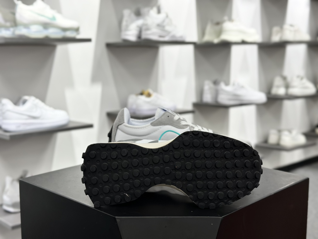 New Balance Sneakers-365