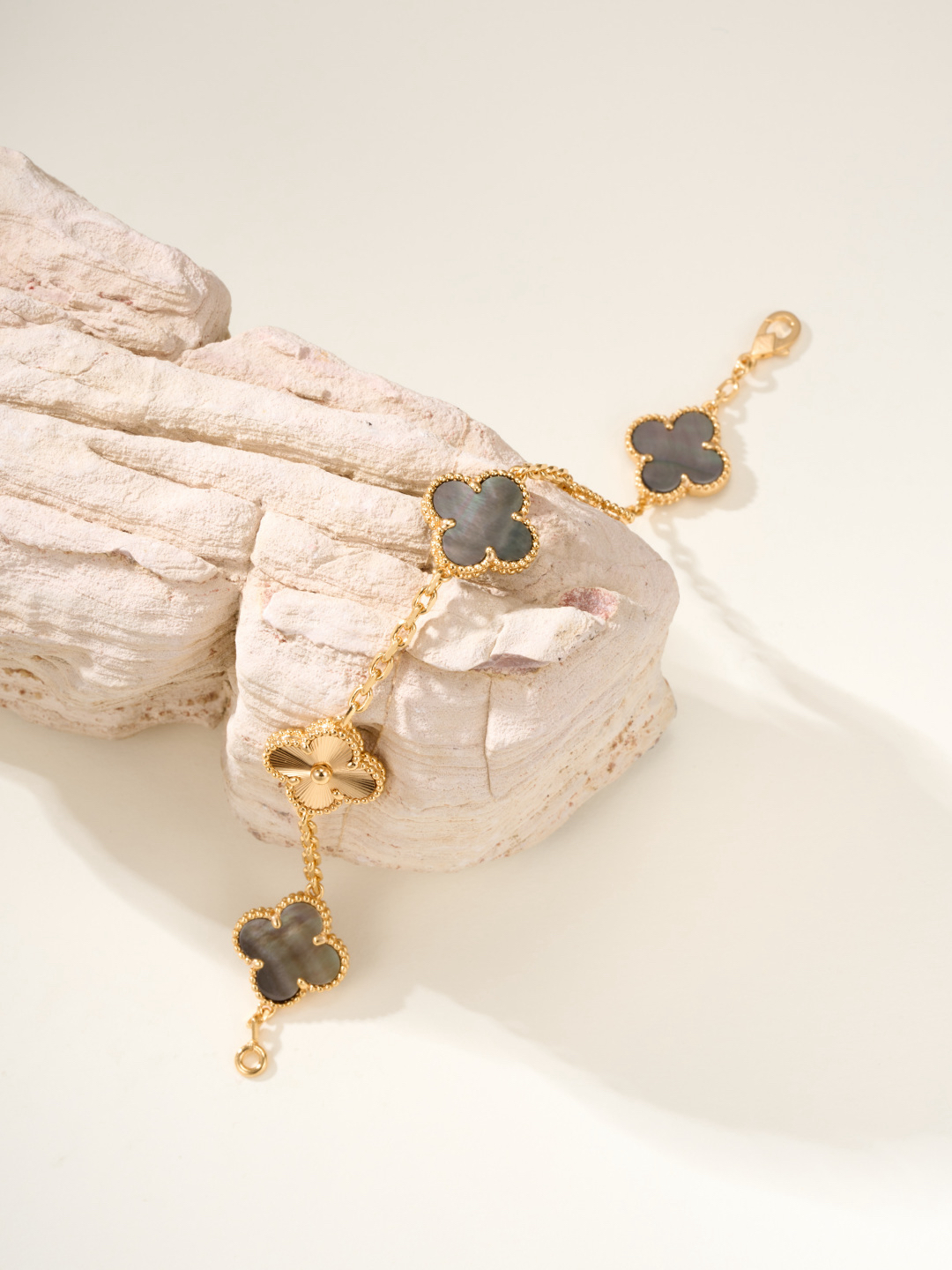 Van Cleef & Arpels Bracelet-84