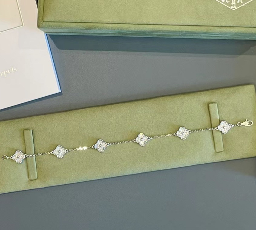 Van Cleef & Arpels Bracelet-59