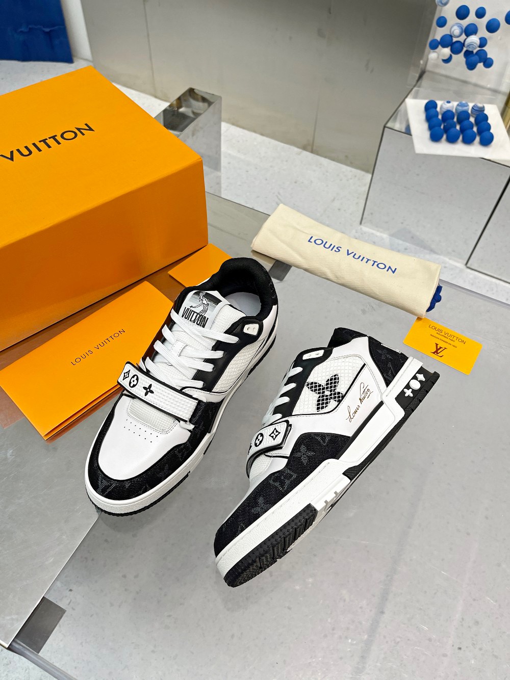 Lv Sneakers-158