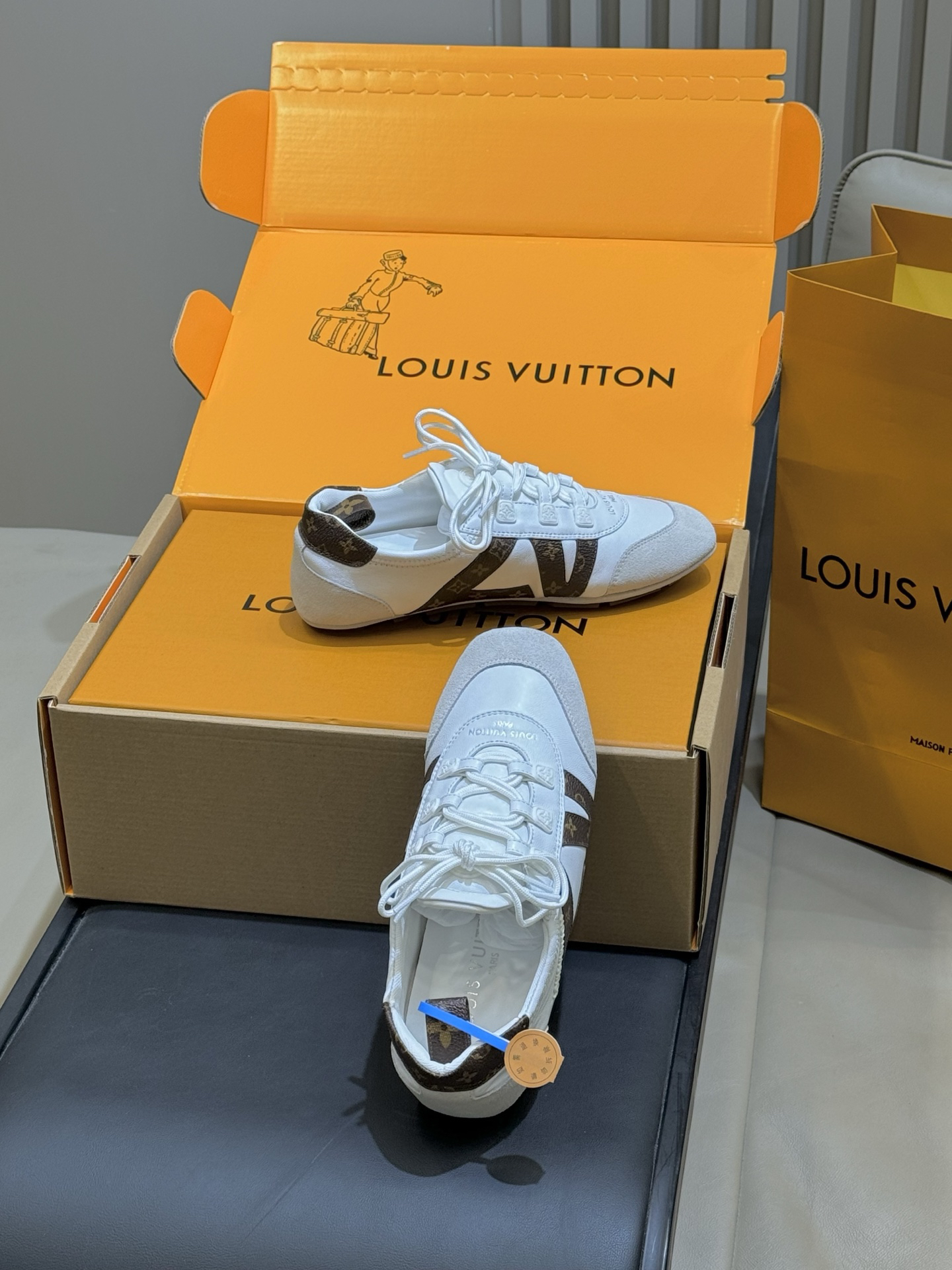 Lv Sneakers-226