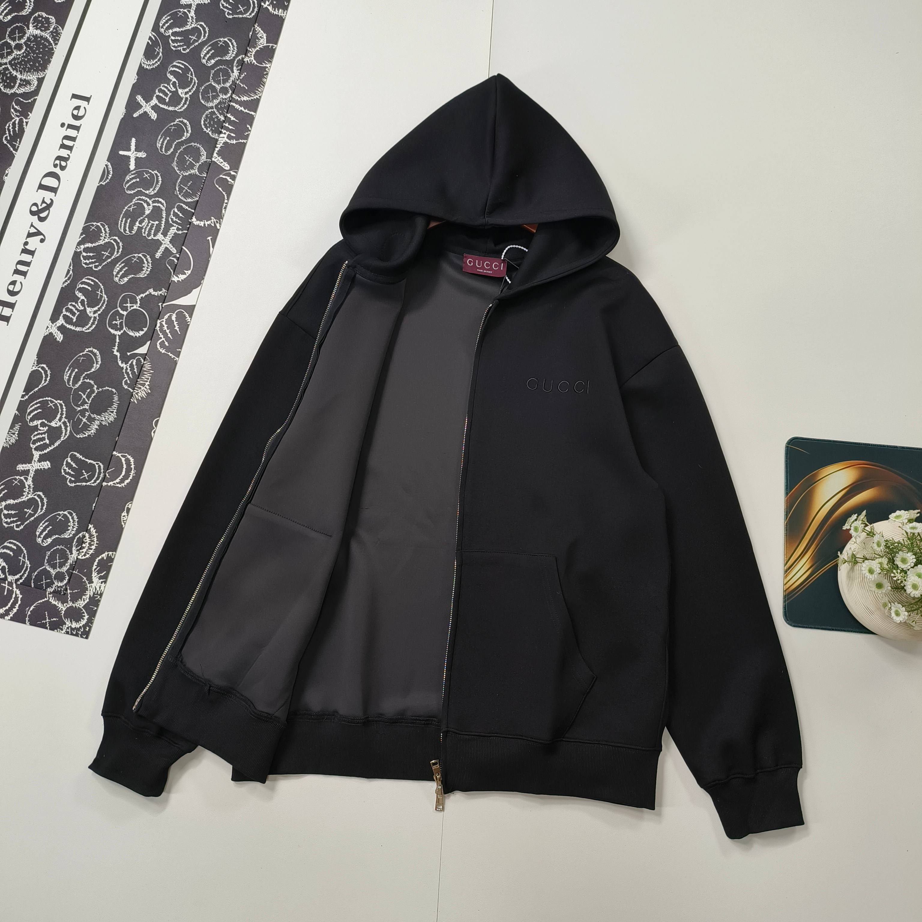 Gucci Clothing-298